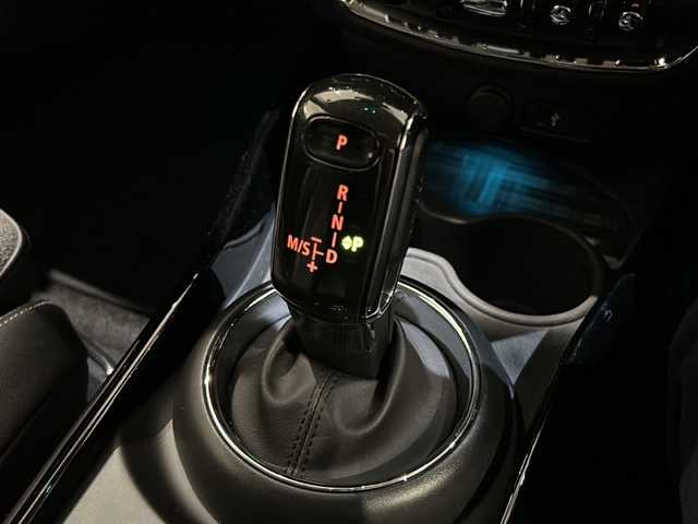 ＭＩＮＩ ＢＭＷ ミニ クラブマン クーパーD 新潟県 2022(令4)年 2.4万km ペッパー・ホワイト オプション/ドライビングアシストパッケージ/-リアビューカメラ/-パーキングアシストパッケージ/主要装備/インテリジェントセーフティ/純正HDDナビ/ETC/ドライブレコーダー/クルーズコントロール/純正17インチブラックアルミホイール/LEDヘッドライト/MTモード付きAT/ステアリングリモコン/アイドリングストップ/電動パーキングブレーキ