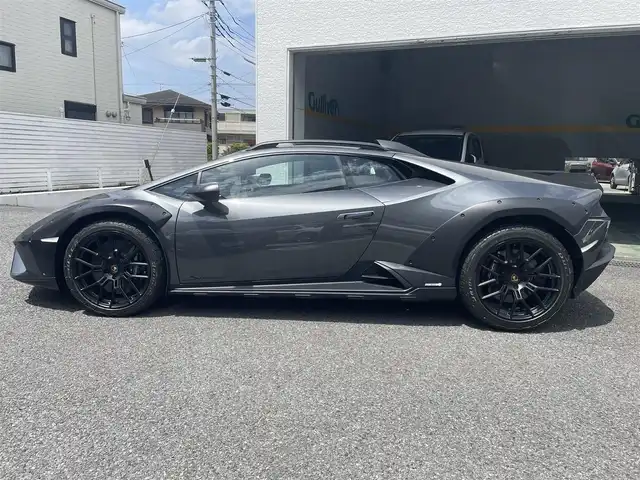 ランボルギーニ ランボルギーニ ウラカン 神奈川県 2023(令5)年 0.1万km グレー グレード：ステラート/カラーコード：LYNX/ワンオーナー/スポーツシート（bi-shell）/ハーフレザーシート（黒）/ブラックカーボンブレーキキャリパー/ルーフレール/クルーズコントロール/純正メモリナビ/バックカメラ/ETC/ミラーモニター型前後ドライブレコーダー/レーダー探知機/プッシュスタート/スペアキー×1本/純正バッテリーメンテナー/保証書あり/取扱説明書あり