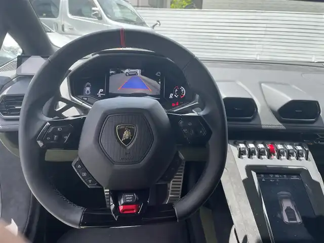 ランボルギーニ ランボルギーニ ウラカン 神奈川県 2023(令5)年 0.1万km グレー グレード：ステラート/カラーコード：LYNX/ワンオーナー/スポーツシート（bi-shell）/ハーフレザーシート（黒）/ブラックカーボンブレーキキャリパー/ルーフレール/クルーズコントロール/純正メモリナビ/バックカメラ/ETC/ミラーモニター型前後ドライブレコーダー/レーダー探知機/プッシュスタート/スペアキー×1本/純正バッテリーメンテナー/保証書あり/取扱説明書あり