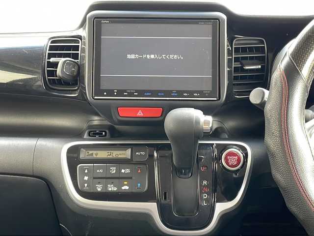 ホンダ Ｎ ＢＯＸ カスタム G SSパッケージ 山口県 2016(平28)年 4.6万km クリスタルブラックパール 株)IDOMが運営する【じしゃロン宇部店】の自社ローン専用車両になります。こちらは現金またはオートローンご利用時の価格です。自社ローンご希望の方は別途その旨お申付け下さい。/純正８インチナビ(VXM－175VFEi)　/フルセグＴＶ　/バックカメラ　/ＥＴＣ　/Ｂｌｕｅｔｏｏｔｈ接続　/ＤＶＤ／ＣＤ　/前席シートヒーター有　/純正フロアマット　/純正ＡＷ　/電動格納式ミラー/片側パワースライドドア　/チップアップシート/スマートキー　/スペアキー有