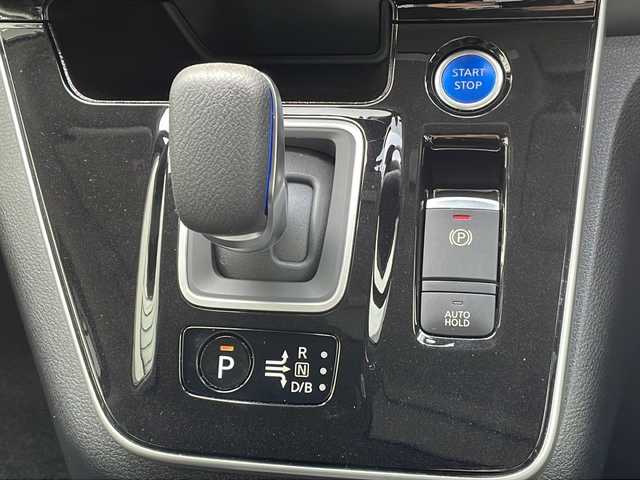 日産 セレナ e－パワー ハイウェイスター V 岐阜県 2020(令2)年 4.4万km ブリリアントホワイトパール 登録時走行距離：43246km/純正7インチSDナビ/フルセグテレビ・BT・DVD/アラウンドビューモニター/フリップダウンモニター/両側パワースライドドア/プロパイロット/追従付きクルーズコントロール/オートライト/LEDヘッドライト/フォグランプ/純正１５インチアルミホイール/取扱説明書/プッシュスタート/スマートキー