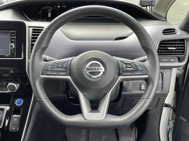 日産 セレナ e－パワー ハイウェイスター V 岐阜県 2020(令2)年 4.4万km ブリリアントホワイトパール 登録時走行距離：43246km/純正7インチSDナビ/フルセグテレビ・BT・DVD/アラウンドビューモニター/フリップダウンモニター/両側パワースライドドア/プロパイロット/追従付きクルーズコントロール/オートライト/LEDヘッドライト/フォグランプ/純正１５インチアルミホイール/取扱説明書/プッシュスタート/スマートキー