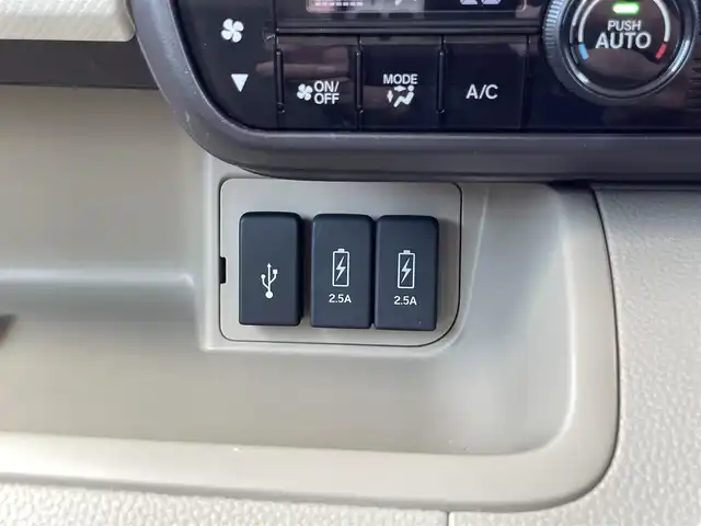 ホンダ Ｎ ＢＯＸ G L ホンダセンシング 愛媛県 2019(令1)年 4.6万km クリスタルブラックパール 純正ナビ(VXM-194Ci)/・CD/Bluetooth/USB/SD/バックカメラ/ビルトインETC/パワースライドドア /●Honda SENSING（衝突軽減ブレーキ〈CMBS〉/・誤発進抑制機能/・後方誤発進抑制機能/・歩行者事故低減ステアリング/・路外逸脱抑制機能/・ACC〈アダプティブ・クルーズ・コントロール〉/・LKAS〈車線維持支援システム〉/・オートハイビーム/・先行車発進お知らせ機能/・標識認識機能/●フルLEDヘッドライト/●チップアップ&ダイブダウン機構付スライドリアシート●360° スーパーUV・IRカット パッケージ/●ロールサンシェイド（リアドア）/電動格納ミラー/・ウィンカーミラー /ECON/プッシュスタート/・スペアキー/取扱説明書