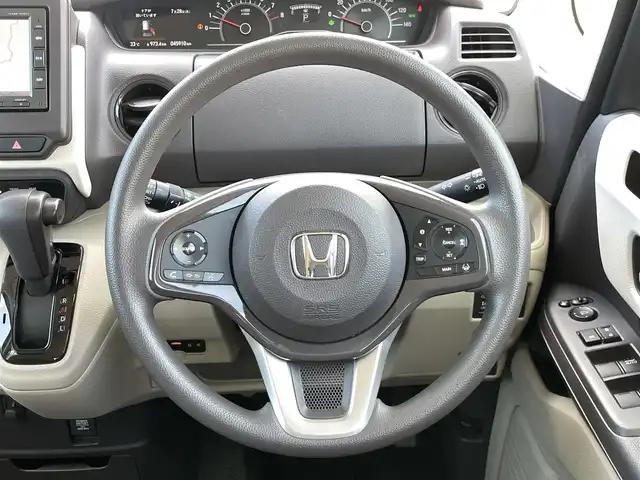 ホンダ Ｎ ＢＯＸ G L ホンダセンシング 愛媛県 2019(令1)年 4.6万km クリスタルブラックパール 純正ナビ(VXM-194Ci)/・CD/Bluetooth/USB/SD/バックカメラ/ビルトインETC/パワースライドドア /●Honda SENSING（衝突軽減ブレーキ〈CMBS〉/・誤発進抑制機能/・後方誤発進抑制機能/・歩行者事故低減ステアリング/・路外逸脱抑制機能/・ACC〈アダプティブ・クルーズ・コントロール〉/・LKAS〈車線維持支援システム〉/・オートハイビーム/・先行車発進お知らせ機能/・標識認識機能/●フルLEDヘッドライト/●チップアップ&ダイブダウン機構付スライドリアシート●360° スーパーUV・IRカット パッケージ/●ロールサンシェイド（リアドア）/電動格納ミラー/・ウィンカーミラー /ECON/プッシュスタート/・スペアキー/取扱説明書