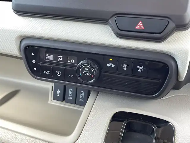 ホンダ Ｎ ＢＯＸ G L ホンダセンシング 愛媛県 2019(令1)年 4.6万km クリスタルブラックパール 純正ナビ(VXM-194Ci)/・CD/Bluetooth/USB/SD/バックカメラ/ビルトインETC/パワースライドドア /●Honda SENSING（衝突軽減ブレーキ〈CMBS〉/・誤発進抑制機能/・後方誤発進抑制機能/・歩行者事故低減ステアリング/・路外逸脱抑制機能/・ACC〈アダプティブ・クルーズ・コントロール〉/・LKAS〈車線維持支援システム〉/・オートハイビーム/・先行車発進お知らせ機能/・標識認識機能/●フルLEDヘッドライト/●チップアップ&ダイブダウン機構付スライドリアシート●360° スーパーUV・IRカット パッケージ/●ロールサンシェイド（リアドア）/電動格納ミラー/・ウィンカーミラー /ECON/プッシュスタート/・スペアキー/取扱説明書
