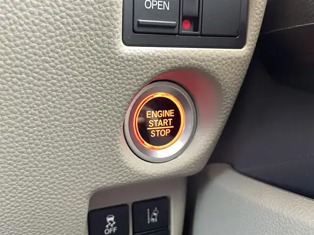 ホンダ Ｎ ＢＯＸ G L ホンダセンシング 愛媛県 2019(令1)年 4.6万km クリスタルブラックパール 純正ナビ(VXM-194Ci)/・CD/Bluetooth/USB/SD/バックカメラ/ビルトインETC/パワースライドドア /●Honda SENSING（衝突軽減ブレーキ〈CMBS〉/・誤発進抑制機能/・後方誤発進抑制機能/・歩行者事故低減ステアリング/・路外逸脱抑制機能/・ACC〈アダプティブ・クルーズ・コントロール〉/・LKAS〈車線維持支援システム〉/・オートハイビーム/・先行車発進お知らせ機能/・標識認識機能/●フルLEDヘッドライト/●チップアップ&ダイブダウン機構付スライドリアシート●360° スーパーUV・IRカット パッケージ/●ロールサンシェイド（リアドア）/電動格納ミラー/・ウィンカーミラー /ECON/プッシュスタート/・スペアキー/取扱説明書