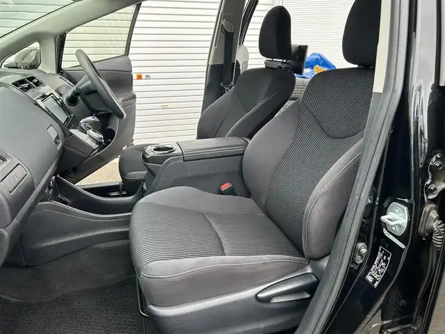 トヨタ プリウス α S 福島県 2015(平27)年 9.9万km アティチュードブラックマイカ (株)IDOMが運営する【じしゃロン福島店】の自社ローン対象車両になります。こちらは現金ご利用時の価格です。自社ローンご希望の方は別途その旨お申付け下さい。/純正ナビ/フルセグテレビ/ステアリングリモコン/ドアバイザー/ETC/コーナーセンサー/プッシュスタート/バックカメラ/運転モード切替/カーテンエアバッグ/純正ホイールカバー/社外AW積込