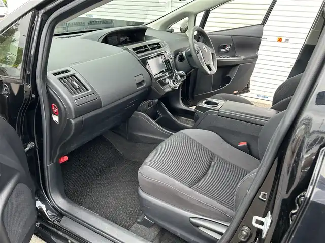 トヨタ プリウス α S 福島県 2015(平27)年 9.9万km アティチュードブラックマイカ (株)IDOMが運営する【じしゃロン福島店】の自社ローン対象車両になります。こちらは現金ご利用時の価格です。自社ローンご希望の方は別途その旨お申付け下さい。/純正ナビ/フルセグテレビ/ステアリングリモコン/ドアバイザー/ETC/コーナーセンサー/プッシュスタート/バックカメラ/運転モード切替/カーテンエアバッグ/純正ホイールカバー/社外AW積込