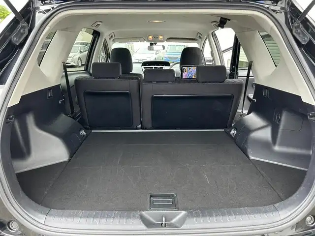 トヨタ プリウス α S 福島県 2015(平27)年 9.9万km アティチュードブラックマイカ (株)IDOMが運営する【じしゃロン福島店】の自社ローン対象車両になります。こちらは現金ご利用時の価格です。自社ローンご希望の方は別途その旨お申付け下さい。/純正ナビ/フルセグテレビ/ステアリングリモコン/ドアバイザー/ETC/コーナーセンサー/プッシュスタート/バックカメラ/運転モード切替/カーテンエアバッグ/純正ホイールカバー/社外AW積込