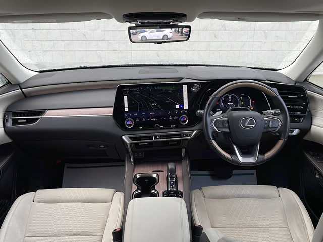 レクサス ＲＸ 450h+ バージョンL 山形県 2023(令5)年 2.5万km グレー ・４WD/・寒冷地仕様/・純正ナビ（TV＆BT＆miracast）/・全方位カメラ/・レクサスセーフティセンス/・レーダークルーズコントロール/・サンルーフ/・デジタルインナーミラー/・全席シートヒーター/・全席シートクーラー/・D席メモリシート/・ハーフレザーシート/・ステアリングスイッチ/・ステアリングヒーター/・パドルシフト/・パワーバックドア/・100V/・オートライト/・LEDヘッドライト/・スマートキー/・積込純正AW付サマータイヤ