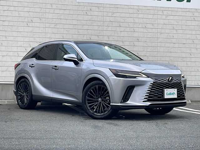 レクサス ＲＸ 450h+ バージョンL 山形県 2023(令5)年 2.5万km グレー ・４WD/・寒冷地仕様/・純正ナビ（TV＆BT＆miracast）/・全方位カメラ/・レクサスセーフティセンス/・レーダークルーズコントロール/・サンルーフ/・デジタルインナーミラー/・全席シートヒーター/・全席シートクーラー/・D席メモリシート/・ハーフレザーシート/・ステアリングスイッチ/・ステアリングヒーター/・パドルシフト/・パワーバックドア/・100V/・オートライト/・LEDヘッドライト/・スマートキー/・積込純正AW付サマータイヤ