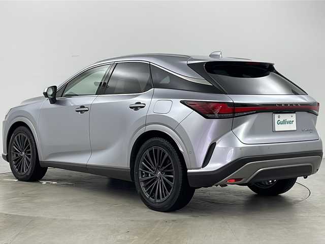 レクサス ＲＸ 450h+ バージョンL 山形県 2023(令5)年 2.5万km グレー ・４WD/・寒冷地仕様/・純正ナビ（TV＆BT＆miracast）/・全方位カメラ/・レクサスセーフティセンス/・レーダークルーズコントロール/・サンルーフ/・デジタルインナーミラー/・全席シートヒーター/・全席シートクーラー/・D席メモリシート/・ハーフレザーシート/・ステアリングスイッチ/・ステアリングヒーター/・パドルシフト/・パワーバックドア/・100V/・オートライト/・LEDヘッドライト/・スマートキー/・積込純正AW付サマータイヤ