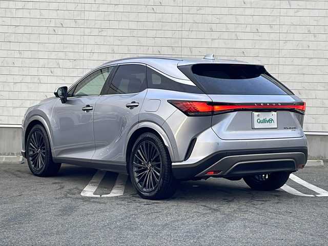 レクサス ＲＸ 450h+ バージョンL 山形県 2023(令5)年 2.5万km グレー ・４WD/・寒冷地仕様/・純正ナビ（TV＆BT＆miracast）/・全方位カメラ/・レクサスセーフティセンス/・レーダークルーズコントロール/・サンルーフ/・デジタルインナーミラー/・全席シートヒーター/・全席シートクーラー/・D席メモリシート/・ハーフレザーシート/・ステアリングスイッチ/・ステアリングヒーター/・パドルシフト/・パワーバックドア/・100V/・オートライト/・LEDヘッドライト/・スマートキー/・積込純正AW付サマータイヤ