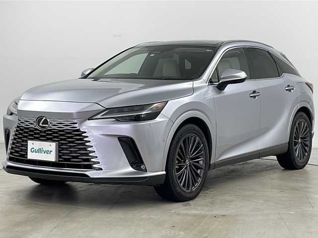 レクサス ＲＸ 450h+ バージョンL 山形県 2023(令5)年 2.5万km グレー ・４WD/・寒冷地仕様/・純正ナビ（TV＆BT＆miracast）/・全方位カメラ/・レクサスセーフティセンス/・レーダークルーズコントロール/・サンルーフ/・デジタルインナーミラー/・全席シートヒーター/・全席シートクーラー/・D席メモリシート/・ハーフレザーシート/・ステアリングスイッチ/・ステアリングヒーター/・パドルシフト/・パワーバックドア/・100V/・オートライト/・LEDヘッドライト/・スマートキー/・積込純正AW付サマータイヤ