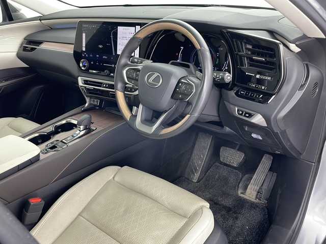 レクサス ＲＸ 450h+ バージョンL 山形県 2023(令5)年 2.5万km グレー ・４WD/・寒冷地仕様/・純正ナビ（TV＆BT＆miracast）/・全方位カメラ/・レクサスセーフティセンス/・レーダークルーズコントロール/・サンルーフ/・デジタルインナーミラー/・全席シートヒーター/・全席シートクーラー/・D席メモリシート/・ハーフレザーシート/・ステアリングスイッチ/・ステアリングヒーター/・パドルシフト/・パワーバックドア/・100V/・オートライト/・LEDヘッドライト/・スマートキー/・積込純正AW付サマータイヤ