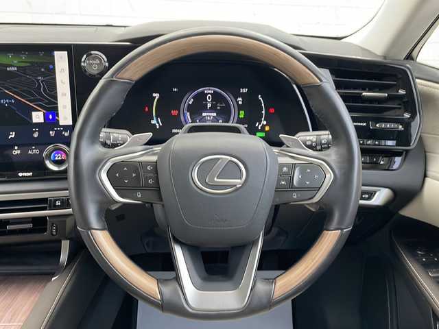レクサス ＲＸ 450h+ バージョンL 山形県 2023(令5)年 2.5万km グレー ・４WD/・寒冷地仕様/・純正ナビ（TV＆BT＆miracast）/・全方位カメラ/・レクサスセーフティセンス/・レーダークルーズコントロール/・サンルーフ/・デジタルインナーミラー/・全席シートヒーター/・全席シートクーラー/・D席メモリシート/・ハーフレザーシート/・ステアリングスイッチ/・ステアリングヒーター/・パドルシフト/・パワーバックドア/・100V/・オートライト/・LEDヘッドライト/・スマートキー/・積込純正AW付サマータイヤ