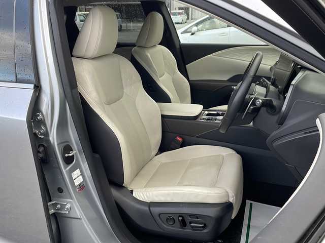 レクサス ＲＸ 450h+ バージョンL 山形県 2023(令5)年 2.5万km グレー ・４WD/・寒冷地仕様/・純正ナビ（TV＆BT＆miracast）/・全方位カメラ/・レクサスセーフティセンス/・レーダークルーズコントロール/・サンルーフ/・デジタルインナーミラー/・全席シートヒーター/・全席シートクーラー/・D席メモリシート/・ハーフレザーシート/・ステアリングスイッチ/・ステアリングヒーター/・パドルシフト/・パワーバックドア/・100V/・オートライト/・LEDヘッドライト/・スマートキー/・積込純正AW付サマータイヤ