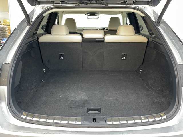 レクサス ＲＸ 450h+ バージョンL 山形県 2023(令5)年 2.5万km グレー ・４WD/・寒冷地仕様/・純正ナビ（TV＆BT＆miracast）/・全方位カメラ/・レクサスセーフティセンス/・レーダークルーズコントロール/・サンルーフ/・デジタルインナーミラー/・全席シートヒーター/・全席シートクーラー/・D席メモリシート/・ハーフレザーシート/・ステアリングスイッチ/・ステアリングヒーター/・パドルシフト/・パワーバックドア/・100V/・オートライト/・LEDヘッドライト/・スマートキー/・積込純正AW付サマータイヤ