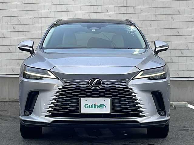 レクサス ＲＸ 450h+ バージョンL 山形県 2023(令5)年 2.5万km グレー ・４WD/・寒冷地仕様/・純正ナビ（TV＆BT＆miracast）/・全方位カメラ/・レクサスセーフティセンス/・レーダークルーズコントロール/・サンルーフ/・デジタルインナーミラー/・全席シートヒーター/・全席シートクーラー/・D席メモリシート/・ハーフレザーシート/・ステアリングスイッチ/・ステアリングヒーター/・パドルシフト/・パワーバックドア/・100V/・オートライト/・LEDヘッドライト/・スマートキー/・積込純正AW付サマータイヤ