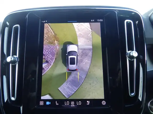 ボルボ ボルボ ＸＣ４０ プラス プロ B3 千葉県 2022(令4)年 2.9万km ライトブルー レーンキーピングエイド/純正ナビ/【Bluetooth接続】/【Apple CarPlay　Android Auto対応】/360°カメラ/ドライブレコーダー（前後撮影）/前席パワーシート/シートヒーター/革巻きステアリング/ステアリングスイッチ/ETC（2.0）/LEDヘッドライト/フォグライト/ウインカーミラー/コーナーセンサー/純正18インチアルミホイル/サイド/カーテンエアバッグ/クライメートパッケージ/スマートキー
