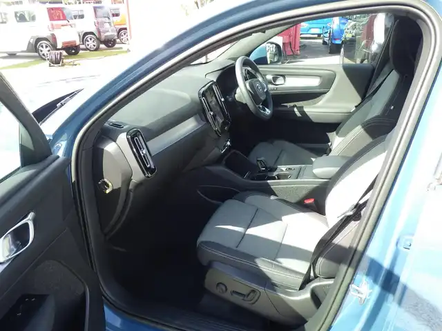 ボルボ ボルボ ＸＣ４０ プラス プロ B3 千葉県 2022(令4)年 2.9万km ライトブルー レーンキーピングエイド/純正ナビ/【Bluetooth接続】/【Apple CarPlay　Android Auto対応】/360°カメラ/ドライブレコーダー（前後撮影）/前席パワーシート/シートヒーター/革巻きステアリング/ステアリングスイッチ/ETC（2.0）/LEDヘッドライト/フォグライト/ウインカーミラー/コーナーセンサー/純正18インチアルミホイル/サイド/カーテンエアバッグ/クライメートパッケージ/スマートキー