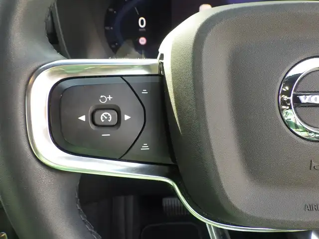 ボルボ ボルボ ＸＣ４０ プラス プロ B3 千葉県 2022(令4)年 2.9万km ライトブルー レーンキーピングエイド/純正ナビ/【Bluetooth接続】/【Apple CarPlay　Android Auto対応】/360°カメラ/ドライブレコーダー（前後撮影）/前席パワーシート/シートヒーター/革巻きステアリング/ステアリングスイッチ/ETC（2.0）/LEDヘッドライト/フォグライト/ウインカーミラー/コーナーセンサー/純正18インチアルミホイル/サイド/カーテンエアバッグ/クライメートパッケージ/スマートキー