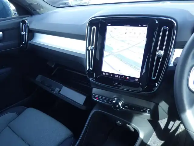 ボルボ ボルボ ＸＣ４０ プラス プロ B3 千葉県 2022(令4)年 2.9万km ライトブルー レーンキーピングエイド/純正ナビ/【Bluetooth接続】/【Apple CarPlay　Android Auto対応】/360°カメラ/ドライブレコーダー（前後撮影）/前席パワーシート/シートヒーター/革巻きステアリング/ステアリングスイッチ/ETC（2.0）/LEDヘッドライト/フォグライト/ウインカーミラー/コーナーセンサー/純正18インチアルミホイル/サイド/カーテンエアバッグ/クライメートパッケージ/スマートキー