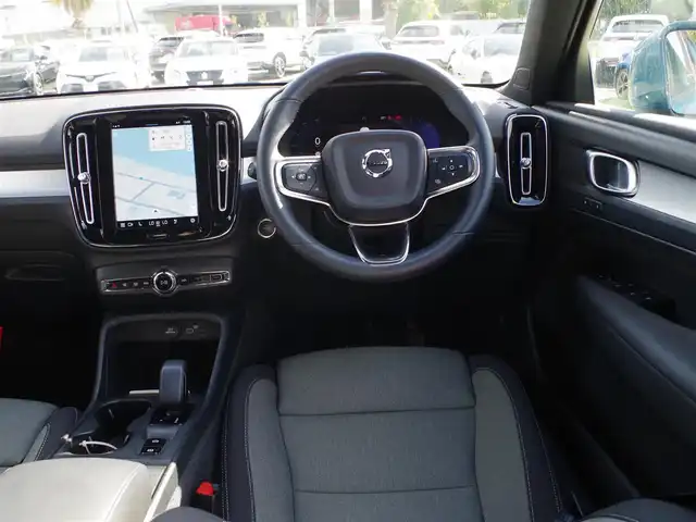 ボルボ ボルボ ＸＣ４０ プラス プロ B3 千葉県 2022(令4)年 2.9万km ライトブルー レーンキーピングエイド/純正ナビ/【Bluetooth接続】/【Apple CarPlay　Android Auto対応】/360°カメラ/ドライブレコーダー（前後撮影）/前席パワーシート/シートヒーター/革巻きステアリング/ステアリングスイッチ/ETC（2.0）/LEDヘッドライト/フォグライト/ウインカーミラー/コーナーセンサー/純正18インチアルミホイル/サイド/カーテンエアバッグ/クライメートパッケージ/スマートキー