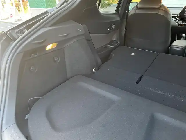 トヨタ Ｃ－ＨＲ G 滋賀県 2022(令4)年 4.8万km ブラックマイカ 純正ディスプレイナビ/（AM/FM/DVD/USB/Miracast/Bluetooth）/BSM/ビルトインETC/バックカメラ/前後ドライブレコーダー/クルーズコントロール/プリクラッシュブレーキ/横滑り防止装置/標識検知機能/レーンキープアシスト/電子パーキングブレーキ/ブレーキホールド/シートヒーター/テレビキャンセラー/ハンズフリーフォン/ハーフレザーシート/革巻きステアリング/ステアリングスイッチ/電動格納ミラー/オートライト/オートマチックハイビーム/LEDヘッドライト/フロントフォグ/EVモード/プッシュスタート/スマートキー/純正ドアバイザー/純正フロアマット/パワーウインドウ/パワーステアリング