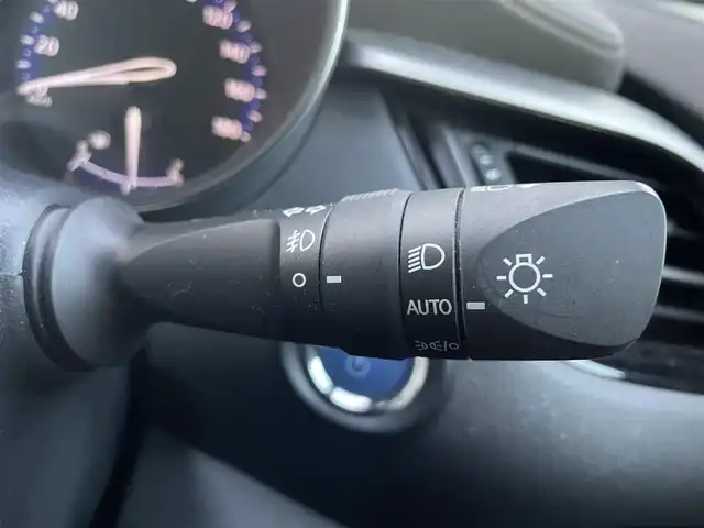 トヨタ Ｃ－ＨＲ G 滋賀県 2022(令4)年 4.8万km ブラックマイカ 純正ディスプレイナビ/（AM/FM/DVD/USB/Miracast/Bluetooth）/BSM/ビルトインETC/バックカメラ/前後ドライブレコーダー/クルーズコントロール/プリクラッシュブレーキ/横滑り防止装置/標識検知機能/レーンキープアシスト/電子パーキングブレーキ/ブレーキホールド/シートヒーター/テレビキャンセラー/ハンズフリーフォン/ハーフレザーシート/革巻きステアリング/ステアリングスイッチ/電動格納ミラー/オートライト/オートマチックハイビーム/LEDヘッドライト/フロントフォグ/EVモード/プッシュスタート/スマートキー/純正ドアバイザー/純正フロアマット/パワーウインドウ/パワーステアリング