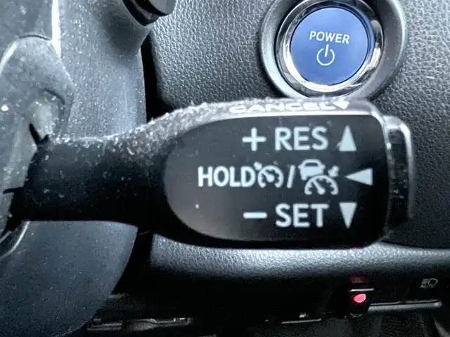 トヨタ Ｃ－ＨＲ G 滋賀県 2022(令4)年 4.8万km ブラックマイカ 純正ディスプレイナビ/（AM/FM/DVD/USB/Miracast/Bluetooth）/BSM/ビルトインETC/バックカメラ/前後ドライブレコーダー/クルーズコントロール/プリクラッシュブレーキ/横滑り防止装置/標識検知機能/レーンキープアシスト/電子パーキングブレーキ/ブレーキホールド/シートヒーター/テレビキャンセラー/ハンズフリーフォン/ハーフレザーシート/革巻きステアリング/ステアリングスイッチ/電動格納ミラー/オートライト/オートマチックハイビーム/LEDヘッドライト/フロントフォグ/EVモード/プッシュスタート/スマートキー/純正ドアバイザー/純正フロアマット/パワーウインドウ/パワーステアリング