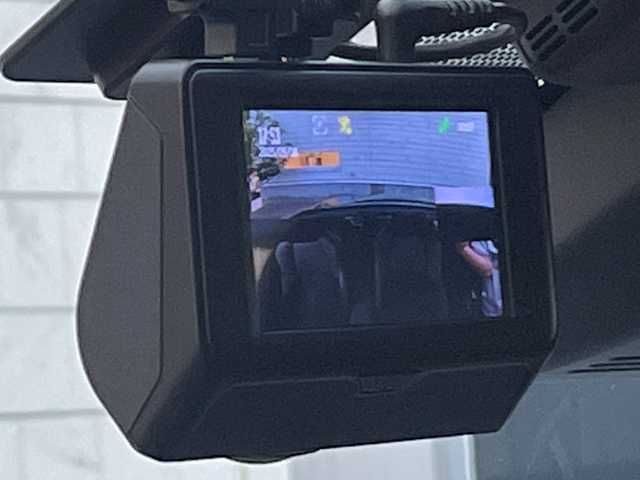 トヨタ Ｃ－ＨＲ G 滋賀県 2022(令4)年 4.8万km ブラックマイカ 純正ディスプレイナビ/（AM/FM/DVD/USB/Miracast/Bluetooth）/BSM/ビルトインETC/バックカメラ/前後ドライブレコーダー/クルーズコントロール/プリクラッシュブレーキ/横滑り防止装置/標識検知機能/レーンキープアシスト/電子パーキングブレーキ/ブレーキホールド/シートヒーター/テレビキャンセラー/ハンズフリーフォン/ハーフレザーシート/革巻きステアリング/ステアリングスイッチ/電動格納ミラー/オートライト/オートマチックハイビーム/LEDヘッドライト/フロントフォグ/EVモード/プッシュスタート/スマートキー/純正ドアバイザー/純正フロアマット/パワーウインドウ/パワーステアリング