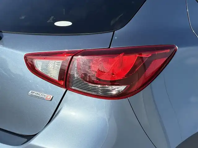 マツダ デミオ XD 岩手県 2015(平27)年 5.3万km ブルーリフレックスマイカ 禁煙車/ディーゼル/純正ナビ/→フルセグTV/Bluetooth/CD/DVD/FM/AM/ステアリングスイッチ/横滑り防止装置/〇プッシュスタート/〇電動格納ミラー/〇スマートキー/〇シガーソケット/トノカバー/USBポート