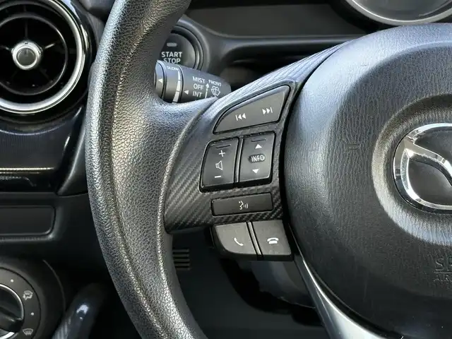 マツダ デミオ XD 岩手県 2015(平27)年 5.3万km ブルーリフレックスマイカ 禁煙車/ディーゼル/純正ナビ/→フルセグTV/Bluetooth/CD/DVD/FM/AM/ステアリングスイッチ/横滑り防止装置/〇プッシュスタート/〇電動格納ミラー/〇スマートキー/〇シガーソケット/トノカバー/USBポート