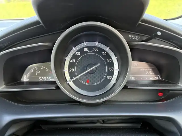 マツダ デミオ XD 岩手県 2015(平27)年 5.3万km ブルーリフレックスマイカ 禁煙車/ディーゼル/純正ナビ/→フルセグTV/Bluetooth/CD/DVD/FM/AM/ステアリングスイッチ/横滑り防止装置/〇プッシュスタート/〇電動格納ミラー/〇スマートキー/〇シガーソケット/トノカバー/USBポート
