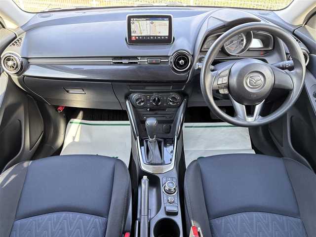 マツダ デミオ XD 千葉県 2015(平27)年 5.3万km ブルーリフレックスマイカ 禁煙車/ディーゼル/純正ナビ/→フルセグTV/Bluetooth/CD/DVD/FM/AM/ステアリングスイッチ/横滑り防止装置/〇プッシュスタート/〇電動格納ミラー/〇スマートキー/〇シガーソケット/トノカバー/USBポート