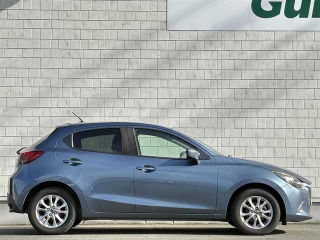 マツダ デミオ XD 千葉県 2015(平27)年 5.3万km ブルーリフレックスマイカ 禁煙車/ディーゼル/純正ナビ/→フルセグTV/Bluetooth/CD/DVD/FM/AM/ステアリングスイッチ/横滑り防止装置/〇プッシュスタート/〇電動格納ミラー/〇スマートキー/〇シガーソケット/トノカバー/USBポート