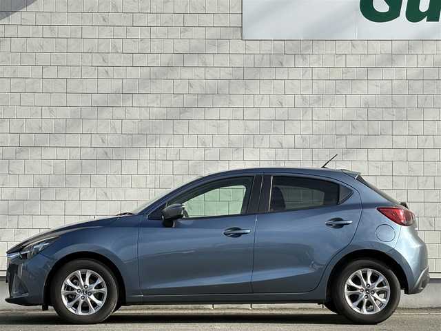 マツダ デミオ XD 千葉県 2015(平27)年 5.3万km ブルーリフレックスマイカ 禁煙車/ディーゼル/純正ナビ/→フルセグTV/Bluetooth/CD/DVD/FM/AM/ステアリングスイッチ/横滑り防止装置/〇プッシュスタート/〇電動格納ミラー/〇スマートキー/〇シガーソケット/トノカバー/USBポート