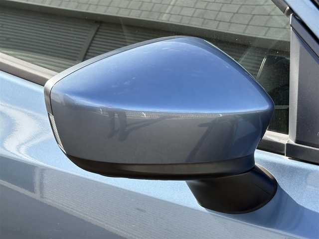 マツダ デミオ XD 千葉県 2015(平27)年 5.3万km ブルーリフレックスマイカ 禁煙車/ディーゼル/純正ナビ/→フルセグTV/Bluetooth/CD/DVD/FM/AM/ステアリングスイッチ/横滑り防止装置/〇プッシュスタート/〇電動格納ミラー/〇スマートキー/〇シガーソケット/トノカバー/USBポート