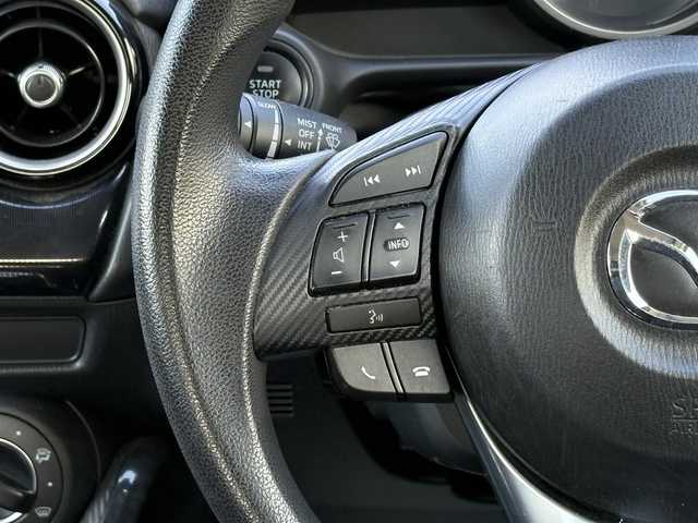 マツダ デミオ XD 千葉県 2015(平27)年 5.3万km ブルーリフレックスマイカ 禁煙車/ディーゼル/純正ナビ/→フルセグTV/Bluetooth/CD/DVD/FM/AM/ステアリングスイッチ/横滑り防止装置/〇プッシュスタート/〇電動格納ミラー/〇スマートキー/〇シガーソケット/トノカバー/USBポート