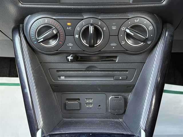 マツダ デミオ XD 千葉県 2015(平27)年 5.3万km ブルーリフレックスマイカ 禁煙車/ディーゼル/純正ナビ/→フルセグTV/Bluetooth/CD/DVD/FM/AM/ステアリングスイッチ/横滑り防止装置/〇プッシュスタート/〇電動格納ミラー/〇スマートキー/〇シガーソケット/トノカバー/USBポート