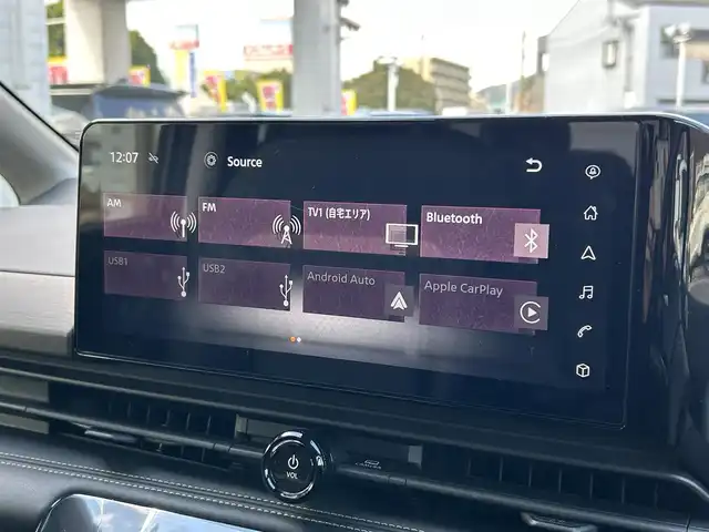 日産 セレナ ハイウェイスター V 福岡県 2023(令5)年 4.4万km ダイヤモンドブラック プロパイロット/インテリジェントルームミラー/純正12.3インチHDDナビ/　(AM/FM/Bluetooth/フルセグTV)/アラウンドビューモニター/バック/フロント/サイドカメラ/運転支援/・インテリジェントクルーズコンロール/・車線維持支援/逸脱警報/逸脱防止支援/・後側方車両検知警報/衝突防止支援/・前方衝突防止支援/・踏み間違い衝突防止支援/・先行車発進お知らせ/・標識検知支援/・後退時車両検知警報/・移動物検知/・前方ソナー/・ふらつき警報/純正16インチアルミホイール/両側パワースライドドア/純正前後ドライブレコーダー(ナビ内臓)/ビルトインETC2.0/パドルシフト/革巻きステアリング/ステアリングスイッチ/ワイヤレス充電器/後席ロールサンシェード/シートバックテーブル/USBポート/USBタイプCポート/スペアキー×1/ISOFIX/取扱説明書/ナビ取扱説明書