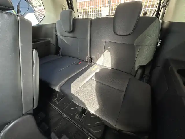 日産 セレナ ハイウェイスター V 福岡県 2023(令5)年 4.4万km ダイヤモンドブラック プロパイロット/インテリジェントルームミラー/純正12.3インチHDDナビ/　(AM/FM/Bluetooth/フルセグTV)/アラウンドビューモニター/バック/フロント/サイドカメラ/運転支援/・インテリジェントクルーズコンロール/・車線維持支援/逸脱警報/逸脱防止支援/・後側方車両検知警報/衝突防止支援/・前方衝突防止支援/・踏み間違い衝突防止支援/・先行車発進お知らせ/・標識検知支援/・後退時車両検知警報/・移動物検知/・前方ソナー/・ふらつき警報/純正16インチアルミホイール/両側パワースライドドア/純正前後ドライブレコーダー(ナビ内臓)/ビルトインETC2.0/パドルシフト/革巻きステアリング/ステアリングスイッチ/ワイヤレス充電器/後席ロールサンシェード/シートバックテーブル/USBポート/USBタイプCポート/スペアキー×1/ISOFIX/取扱説明書/ナビ取扱説明書