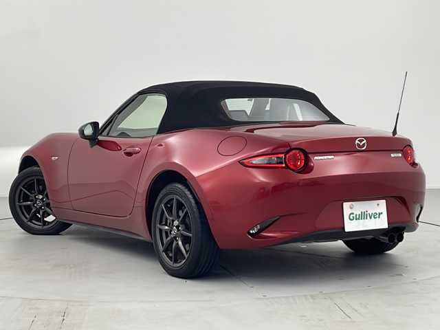 マツダ ロードスター S レザーパッケージ 愛知県 2016(平28)年 1.7万km ソウルレッドプレミアムメタリック /純正ナビ　//ＣＤ　ＤＶＤ　ＢＴ　フルセグＴＶ　AUX　AM FM//ＢＯＳＥサウンドシステム　//ＵＳＢ　//レザーシート//運転席シートヒーター　//助手席シートヒーター//ＥＴＣ　//ＬＥＤヘッドライト　//オートライト　//オートハイビーム//オートワイパー//ブラインドスポットモニター//車線逸脱警報システム//スペアキー//純正フロアマット//取扱説明書