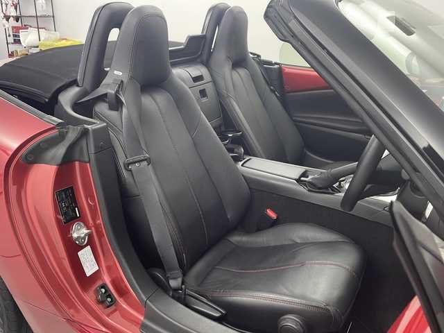 マツダ ロードスター S レザーパッケージ 愛知県 2016(平28)年 1.7万km ソウルレッドプレミアムメタリック /純正ナビ　//ＣＤ　ＤＶＤ　ＢＴ　フルセグＴＶ　AUX　AM FM//ＢＯＳＥサウンドシステム　//ＵＳＢ　//レザーシート//運転席シートヒーター　//助手席シートヒーター//ＥＴＣ　//ＬＥＤヘッドライト　//オートライト　//オートハイビーム//オートワイパー//ブラインドスポットモニター//車線逸脱警報システム//スペアキー//純正フロアマット//取扱説明書