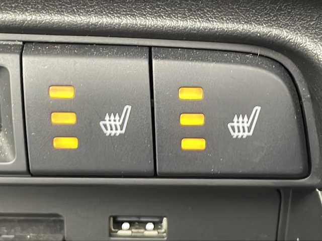 マツダ ロードスター S レザーパッケージ 愛知県 2016(平28)年 1.7万km ソウルレッドプレミアムメタリック /純正ナビ　//ＣＤ　ＤＶＤ　ＢＴ　フルセグＴＶ　AUX　AM FM//ＢＯＳＥサウンドシステム　//ＵＳＢ　//レザーシート//運転席シートヒーター　//助手席シートヒーター//ＥＴＣ　//ＬＥＤヘッドライト　//オートライト　//オートハイビーム//オートワイパー//ブラインドスポットモニター//車線逸脱警報システム//スペアキー//純正フロアマット//取扱説明書