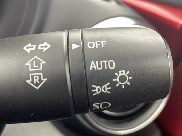 マツダ ロードスター S レザーパッケージ 愛知県 2016(平28)年 1.7万km ソウルレッドプレミアムメタリック /純正ナビ　//ＣＤ　ＤＶＤ　ＢＴ　フルセグＴＶ　AUX　AM FM//ＢＯＳＥサウンドシステム　//ＵＳＢ　//レザーシート//運転席シートヒーター　//助手席シートヒーター//ＥＴＣ　//ＬＥＤヘッドライト　//オートライト　//オートハイビーム//オートワイパー//ブラインドスポットモニター//車線逸脱警報システム//スペアキー//純正フロアマット//取扱説明書