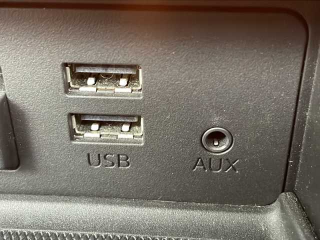 マツダ ロードスター S レザーパッケージ 愛知県 2016(平28)年 1.7万km ソウルレッドプレミアムメタリック /純正ナビ　//ＣＤ　ＤＶＤ　ＢＴ　フルセグＴＶ　AUX　AM FM//ＢＯＳＥサウンドシステム　//ＵＳＢ　//レザーシート//運転席シートヒーター　//助手席シートヒーター//ＥＴＣ　//ＬＥＤヘッドライト　//オートライト　//オートハイビーム//オートワイパー//ブラインドスポットモニター//車線逸脱警報システム//スペアキー//純正フロアマット//取扱説明書