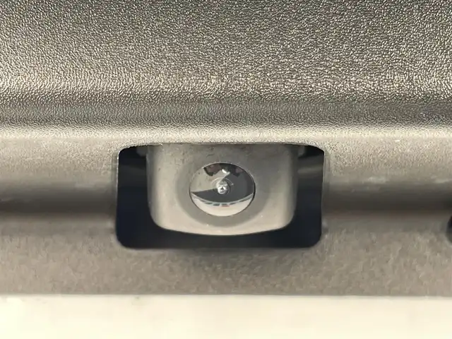 スズキ ジムニー XL 東京都 2023(令5)年 2.5万km シフォンアイボリーM ９インチナビ　/フルセグＴＶ　/Ｂｌｕｅｔｏｏｔｈ　/バックカメラ　/ＣＤ　/ＤＶＤ　/ラバーマット　/ドライブレコーダー　/ＥＴＣ　/ステアリングスイッチ　/純正アルミホイール　/ＡＢＳ　/横滑り防止装置　/レーンアシスト