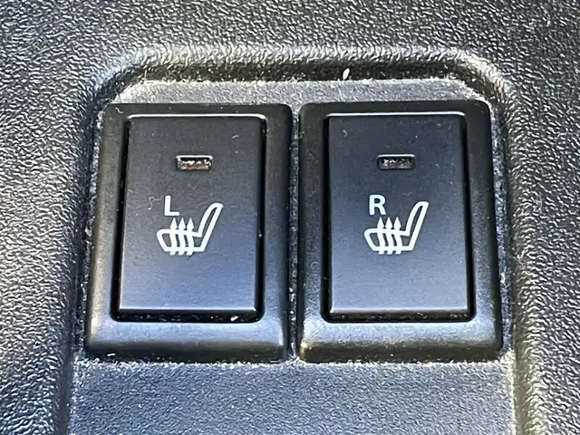 スズキ ジムニー XL 東京都 2023(令5)年 2.5万km シフォンアイボリーM ９インチナビ　/フルセグＴＶ　/Ｂｌｕｅｔｏｏｔｈ　/バックカメラ　/ＣＤ　/ＤＶＤ　/ラバーマット　/ドライブレコーダー　/ＥＴＣ　/ステアリングスイッチ　/純正アルミホイール　/ＡＢＳ　/横滑り防止装置　/レーンアシスト